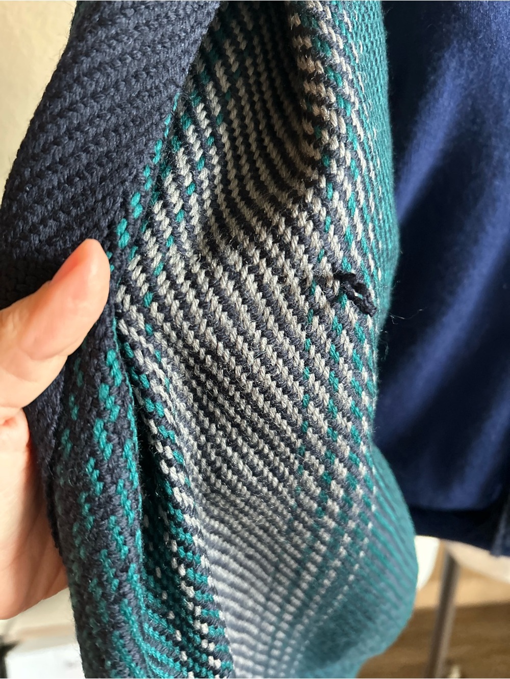 Mucros Weavers Green and Navy Two-Tone Woven Fringe Scarf 100% wool - Picture 6 of 6